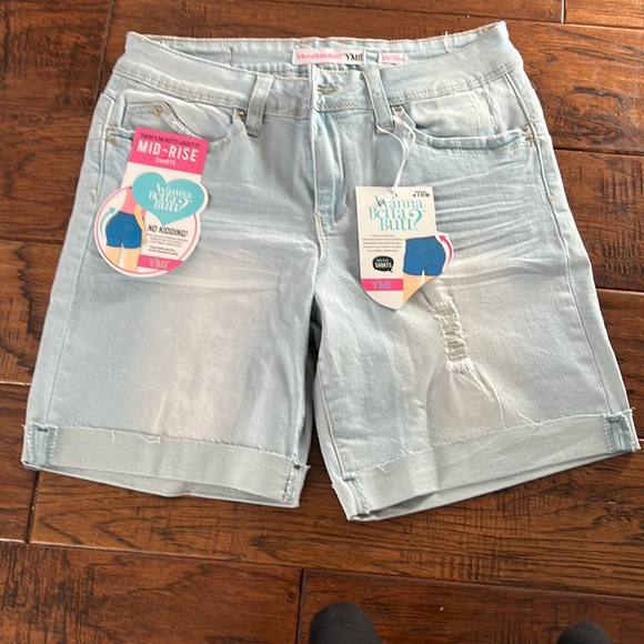 YMI Wanna Betta Butt Mid Rise Shorts Size 9 - Picture 1 of 9